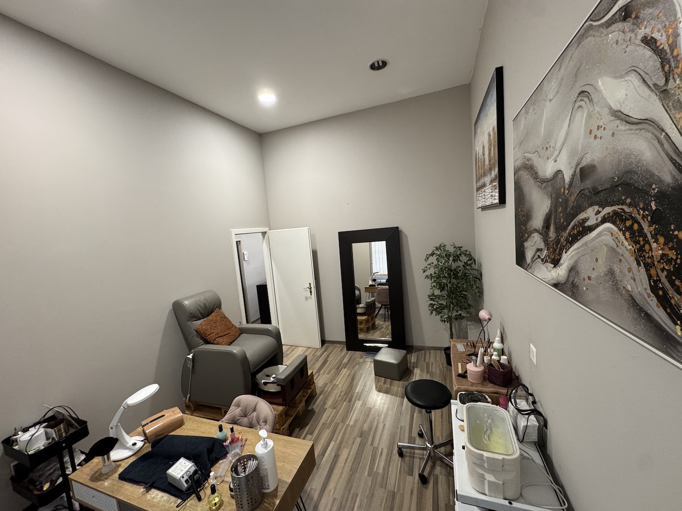 Cherche Coiffeur(se) et Esthéticien(ne) indépendant(e), vue 4