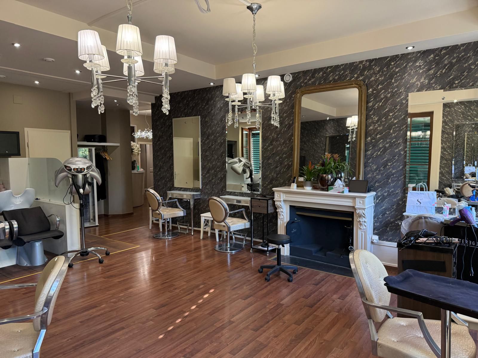 Chaise de coiffure disponible
